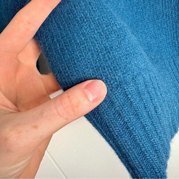 Dooney & Bourke 100% Lambswool Sweater Blue Knit Pre Shrunk Fall Women’s Small - Picture 5 of 8